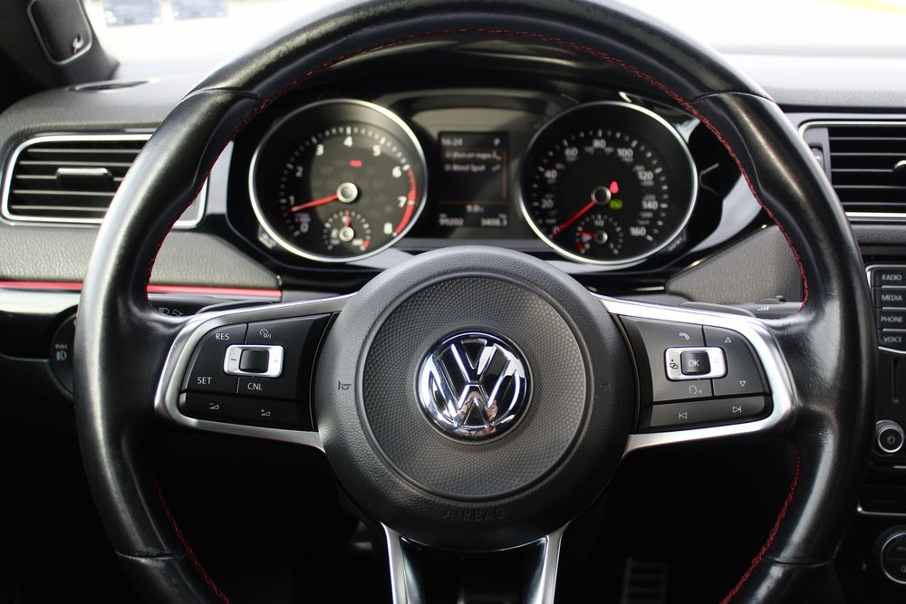 GLI Tornado Red 2018 г 99.хил км-BlindSpot-Fender