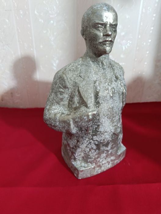 Продам статуэтку бюст Ленина