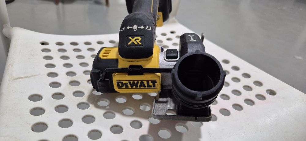 Дисковая пила Dewalt DCS438