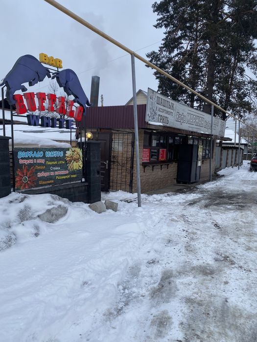 Кафе в центре города с летней площадкой