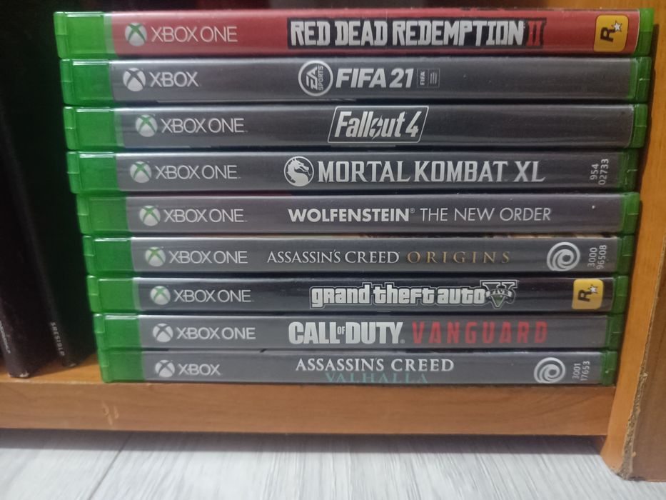URGENT!! Xbox One S cu un controller și 9 jocuri