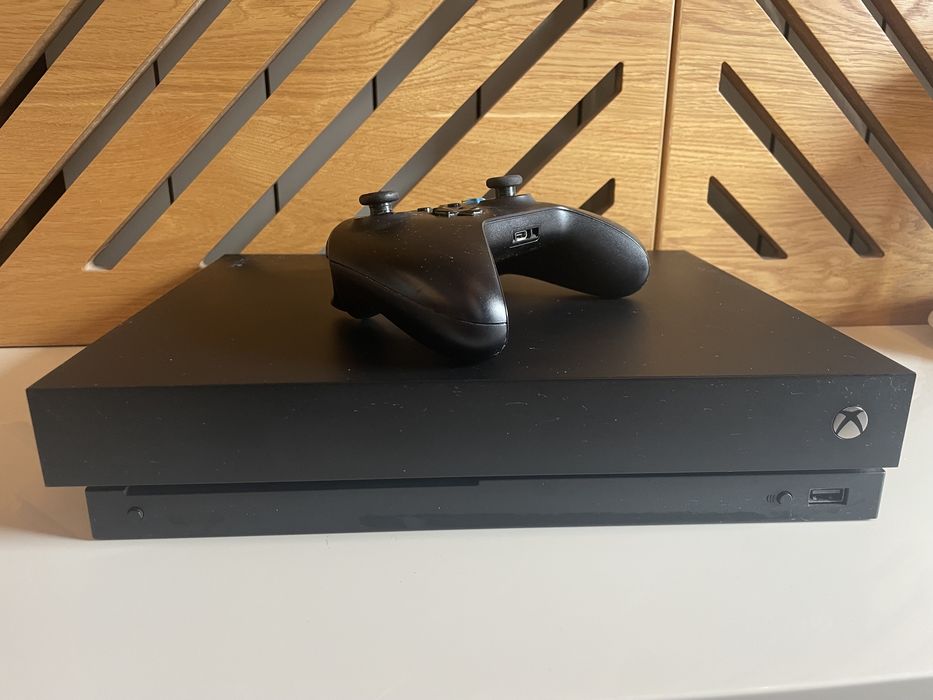 Xbox one x 1TB HDD 4K