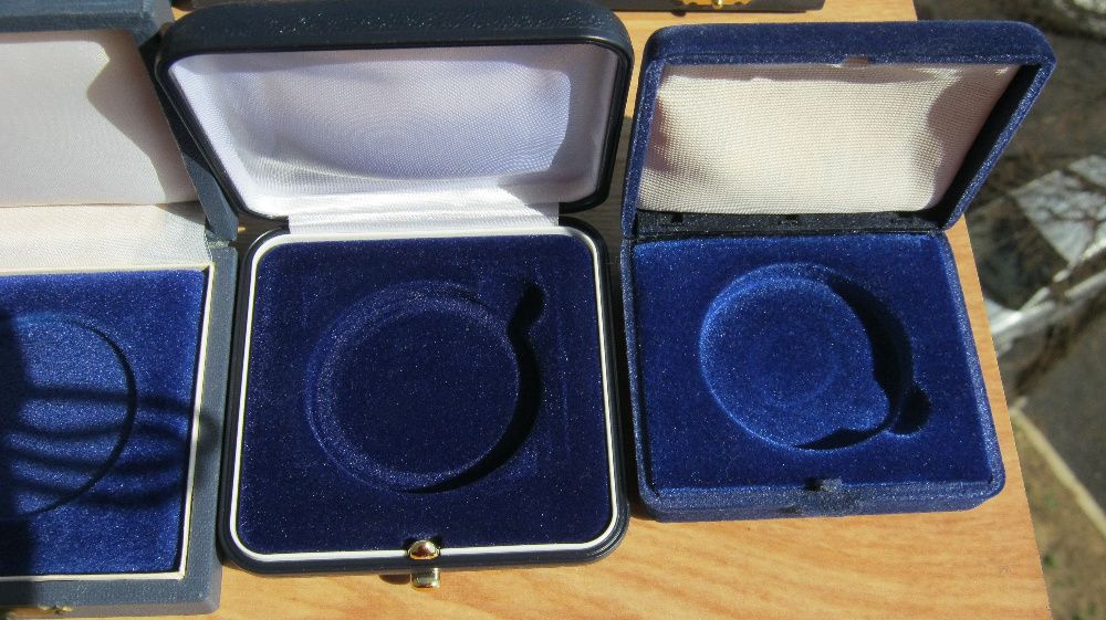 Carcase,etuiuri,monede.