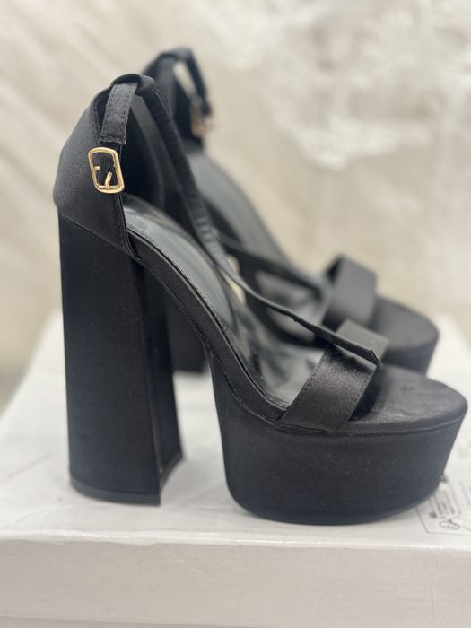 Атласные босоножки