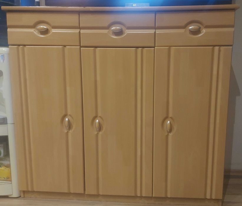 Продавам прекрасен скрин