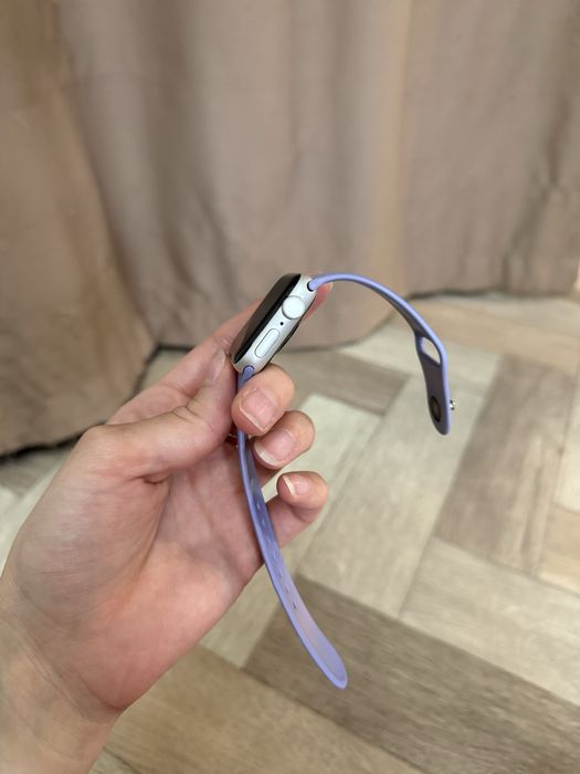 Продам Apple Watch SE