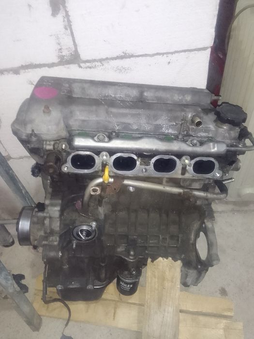 Продам двигатель на Тойоту Авенсис 2001г 1.8л