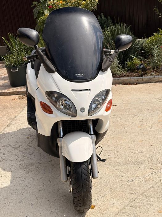 Scuter Piaggio X9 125 CC se conduce cu B