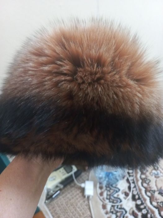 Женская  песцовая  шапка .