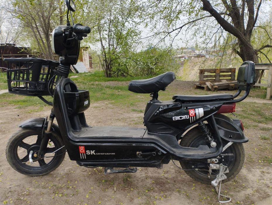 Продам скутер электро SK8