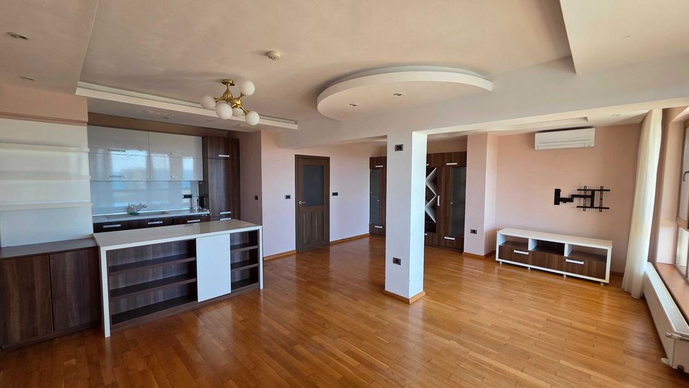 Дава се под наем Тристаен апартамент в Варна, Бриз - 123 кв.м за 1495.83 € - Снимка #2