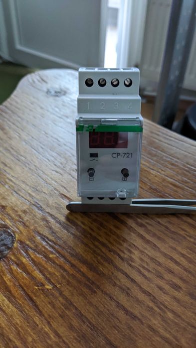 Реле за наблюдение на напрежението CP-721
