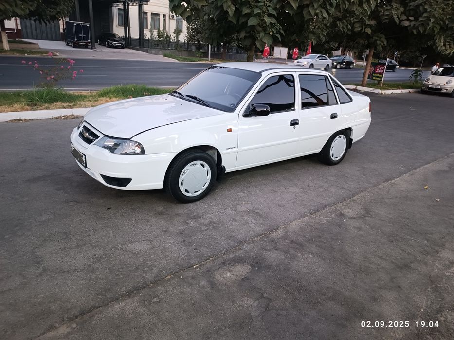 Nexia 2 sotiladi 1.6