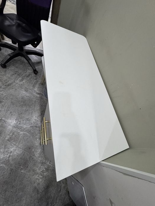 Маникюрный стол сатылады