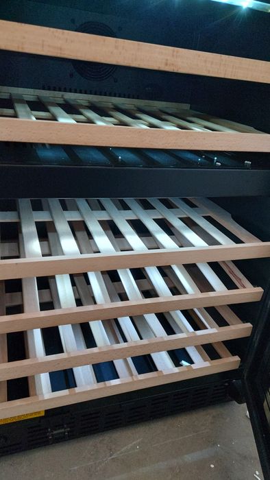 Витрина хладилник за вино за 46 бутилки 129л