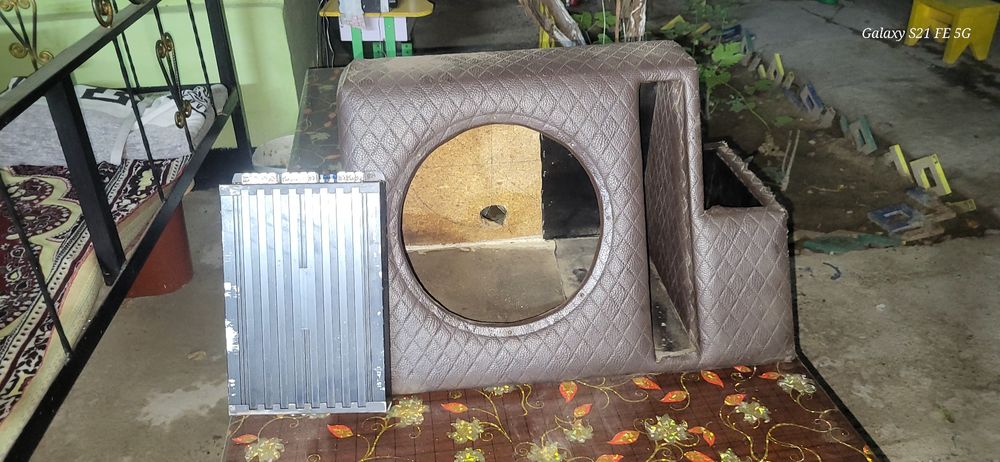 Продам короб от сабвуфера вместе с кормашкам