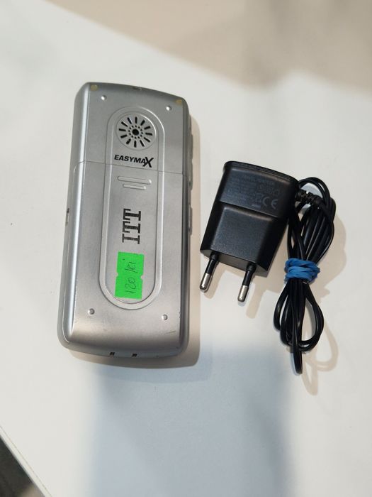 Telefon cu butoane mari și display generos,  special pentru Seniori