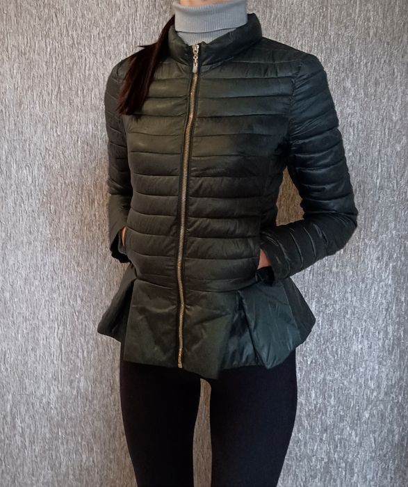 Продаю демисезонные куртки 42 размера