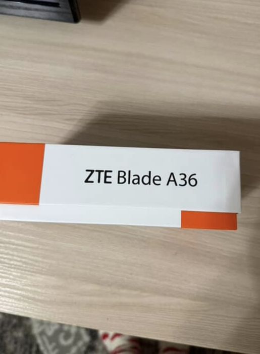 Продам телефон. .