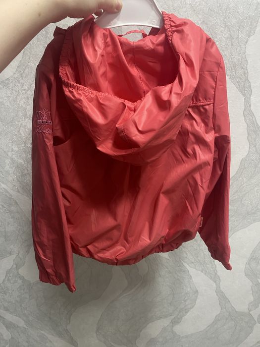 Продам курточку для девочек