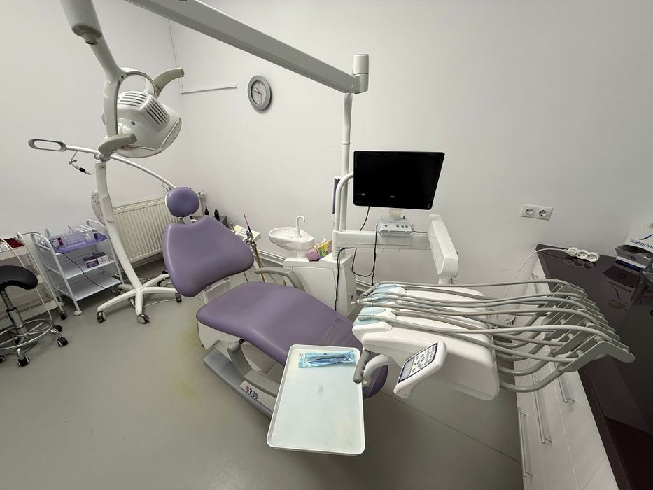 De vanzare 2 Unituri stomatologice in stare buna de functionare