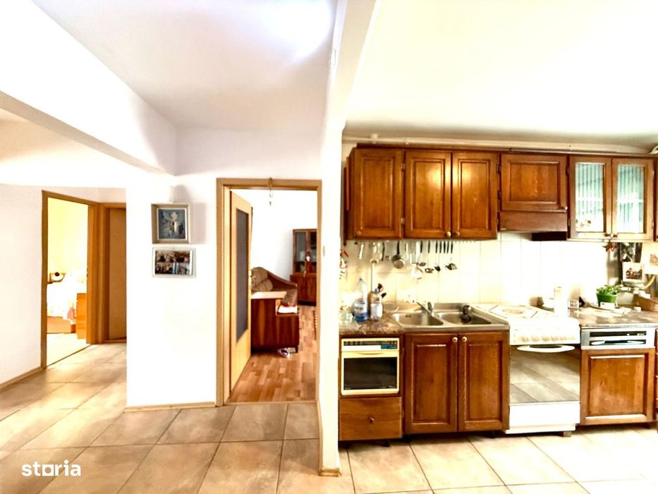 Apartament 3 camere 70 mp hol în Z cu 2 băi, 2 balcoane zona Pietris