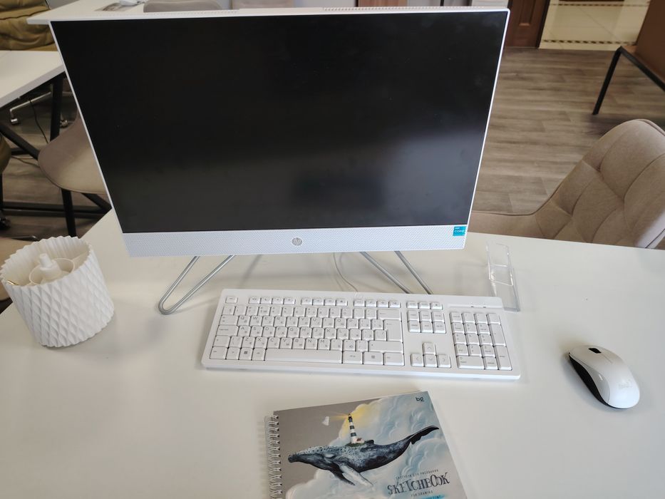 Продам два белых моноблока hp