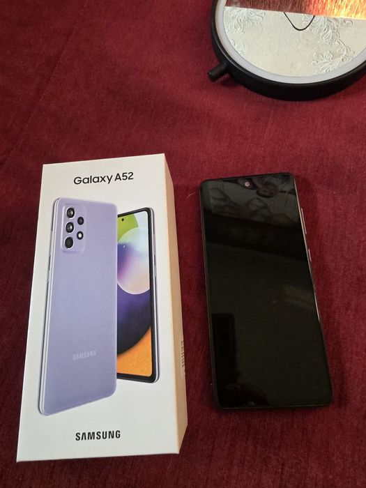 Телефон Самсунг А 52