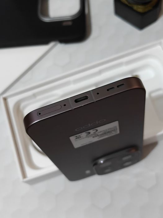 Oppo Find X9 PRO 5G (Titanium Charcoal) 512GB/ 16GB+12GB RAM (Ca NOU Desigilat de 1 Lună) Full Box (Ofertă Preț)