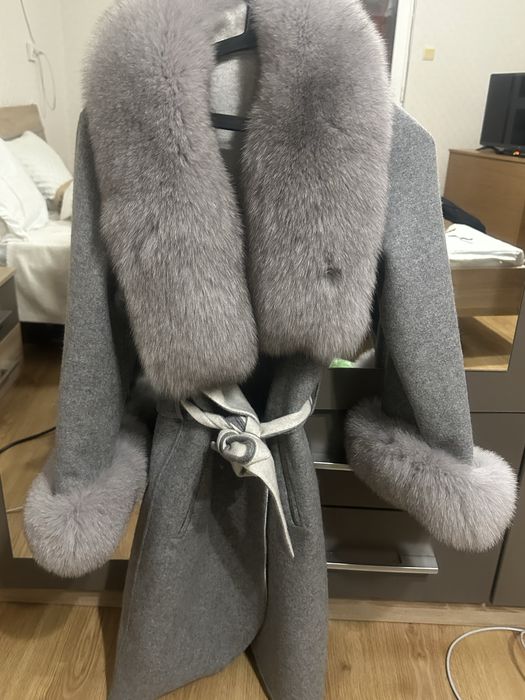 Алпака в сиво с косъм лисица