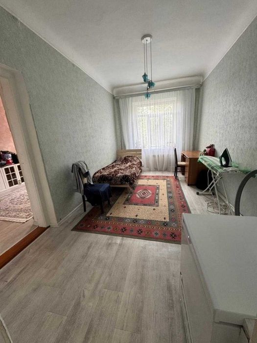 Продается 4 комнатная квартира в Старом городе.