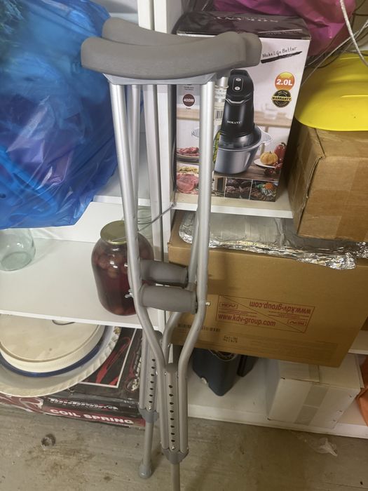 Продам костыли новые