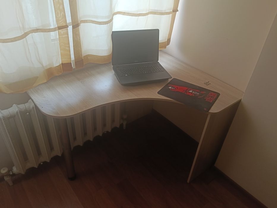 Продам стол угловой письменный