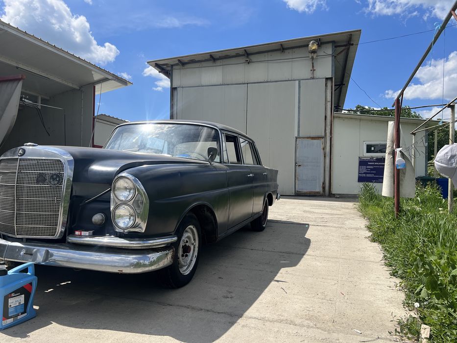 Mercedes w111 220b