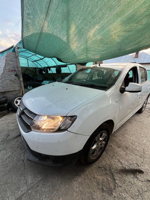 Dezmembrez dacia sandero 0.9 tce