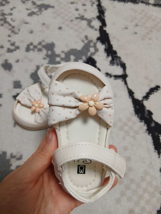 Продам сандалии детские