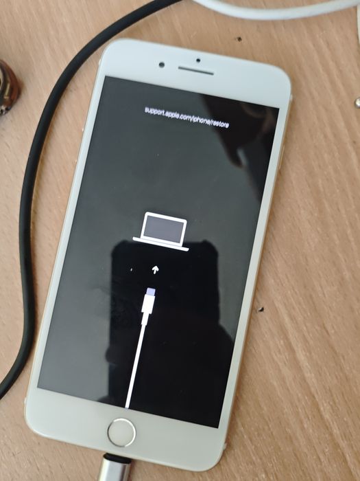 продам iPhone 7+
