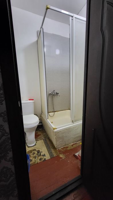 Сдаётся 1-3-5 в общежитии, сан узел внутри,кухня общая