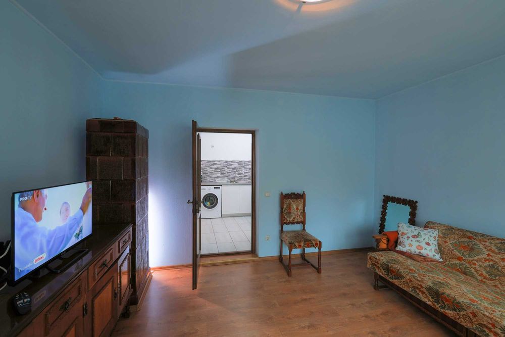 Casă 3 camere, renovată 2021, fotovoltaice 6kW, 815 mp teren – Orăștie