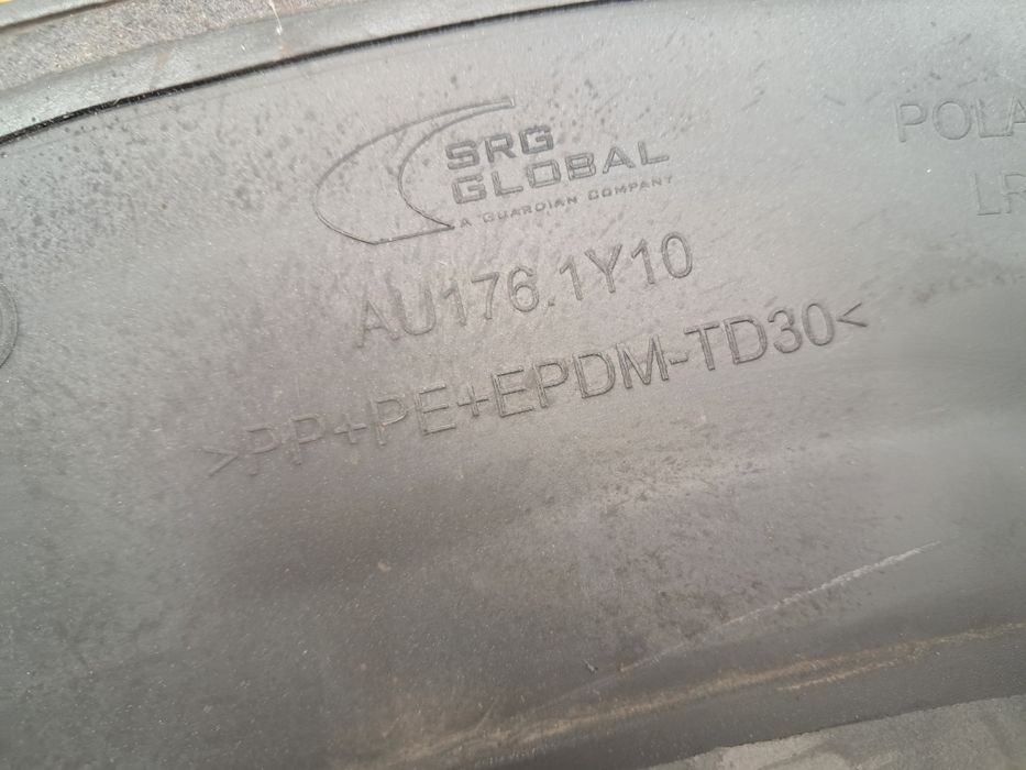 Лайсна калник Audi A4 B9 Allarad 8W9