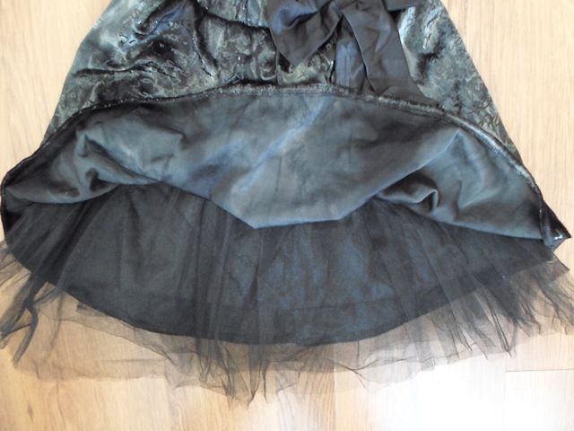 Детска пола от плюш и тюлена подплата-7лв