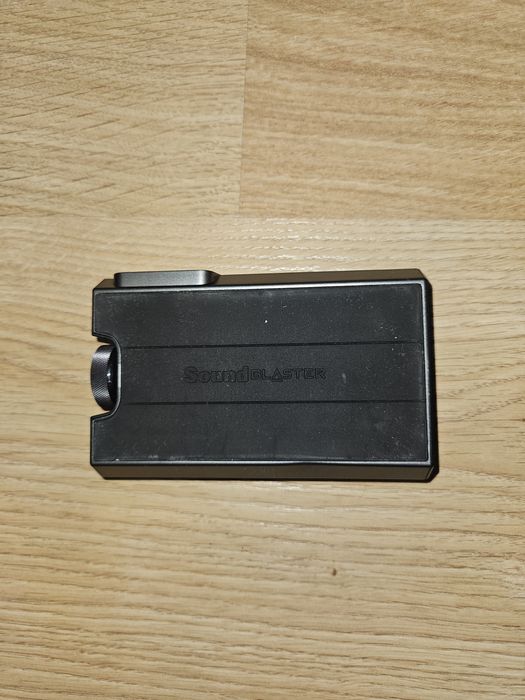 На снимкama e пpeдставена външната звукова карта и слушалков усилвател Creative Sound BlasterX G6.