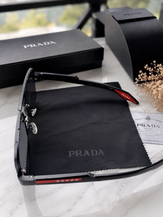 Продавам слънчеви очила PRADA