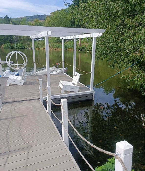 Structuri plutitoare/ pontoane/ case plutitoare