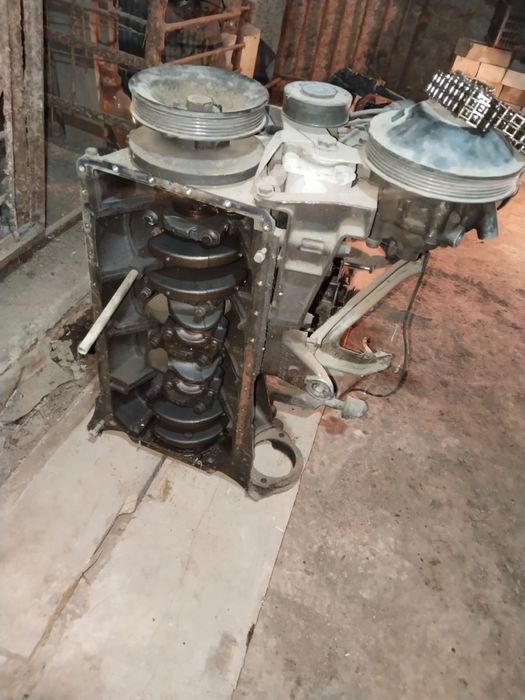 Продам запчасти на двигатель Mersedes 102 2.3