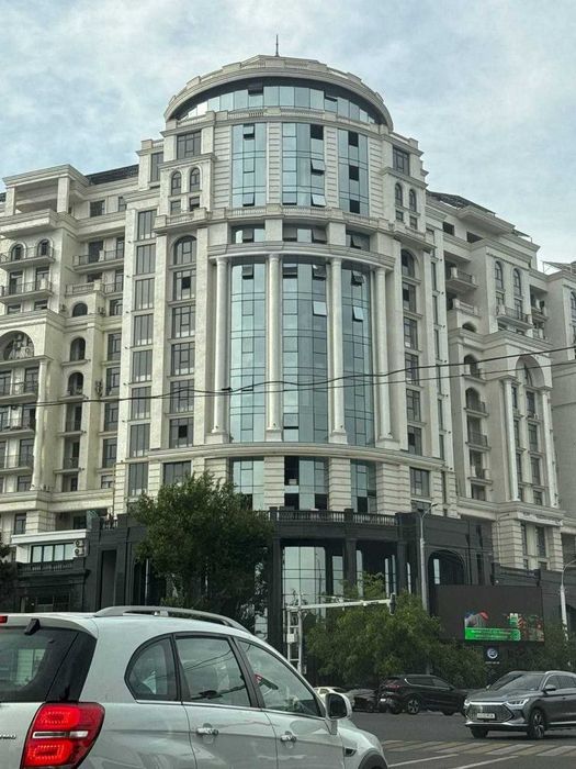Сдаётся в аренду или продаётся коммерческое помещение в бизнес-центре.