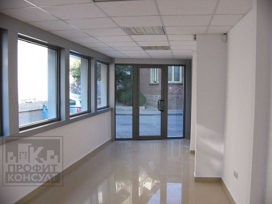 Продава се Магазин в Велико Търново, Център - 67 кв.м за 738 €/кв.м - Снимка #1