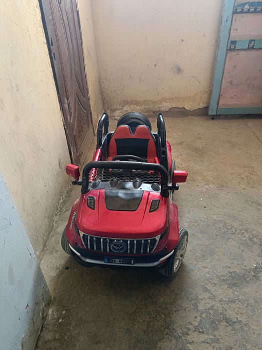 Детский автомобиль
