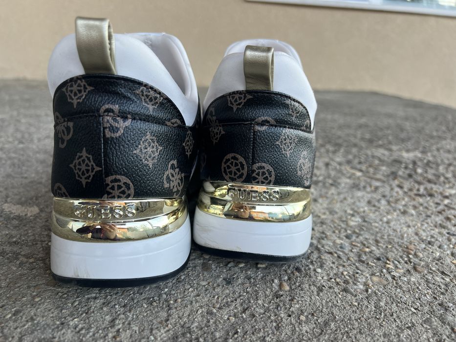 Обувки GUESS