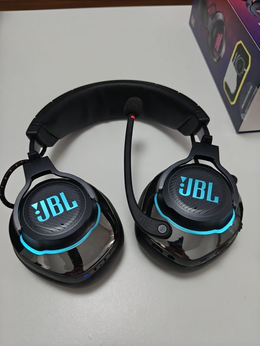 Casti wireless JBL Quantum 810 ca noi